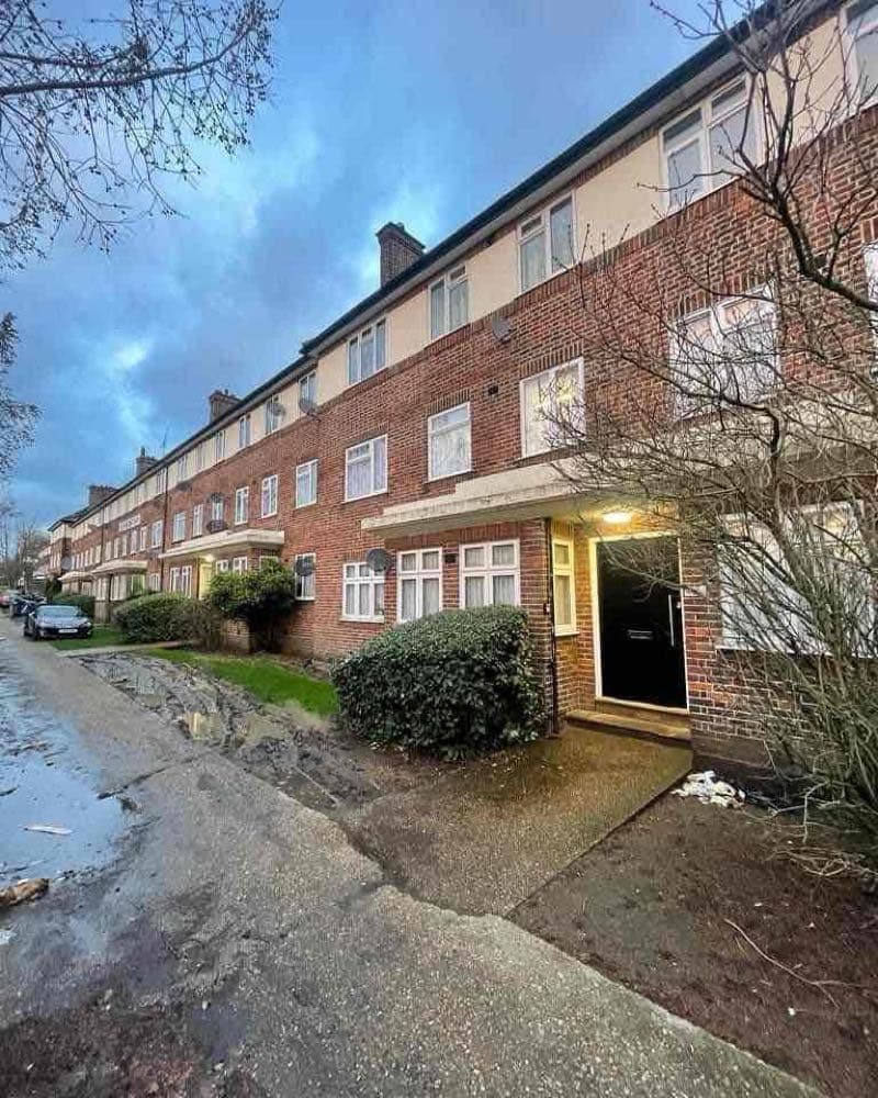 3 BEDROOMS FLAT WITH BALCONY