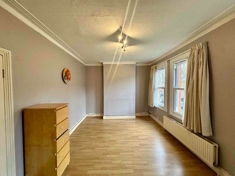 Casa espaçosa de 2 quartos com uma sala separada disponível na região de Leyton. - Photo 5