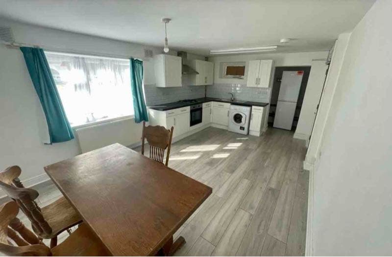 4 bed semi-detached house to rent