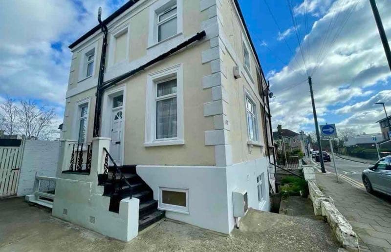 4 bed semi-detached house to rent - Photo 2