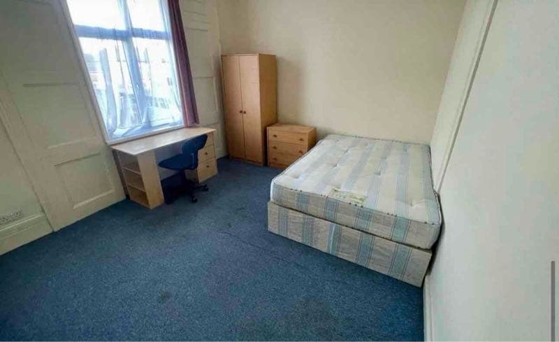 4 bed semi-detached house to rent - Photo 5