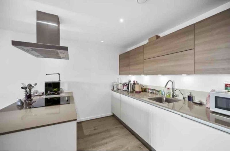 2 bed flat to rent Station Street, London E15 - Photo 2