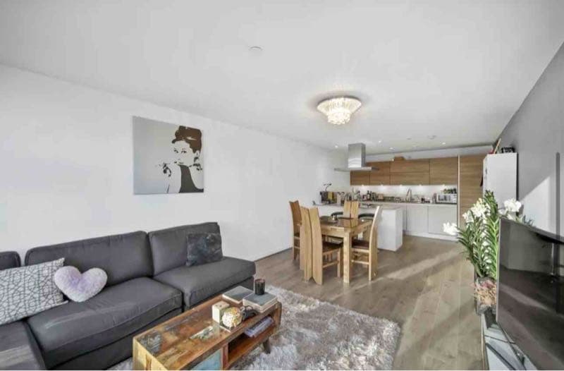 2 bed flat to rent Station Street, London E15 - Photo 3