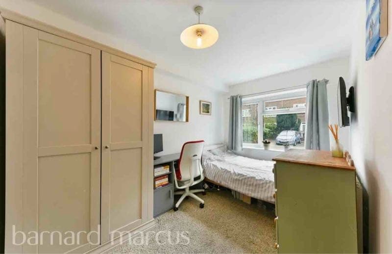 3 bed flat to rent Cobham Close, London SW11 - Photo 5