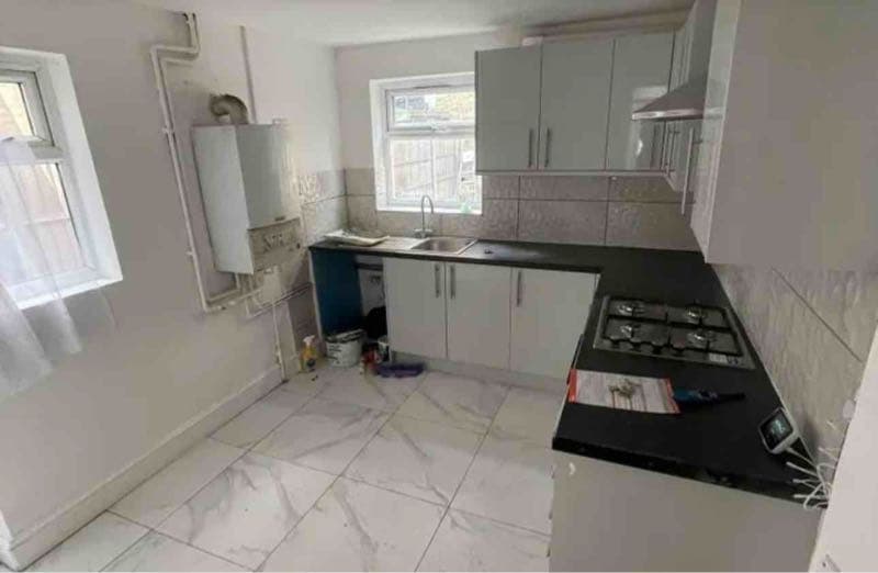 2 bed terraced house to rent Avenons Road, Plaistow E13