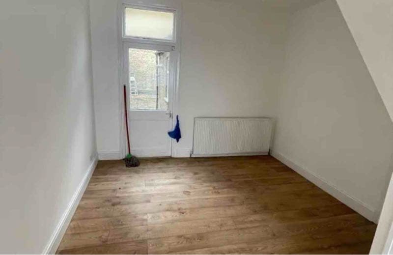 2 bed terraced house to rent Avenons Road, Plaistow E13 - Photo 2