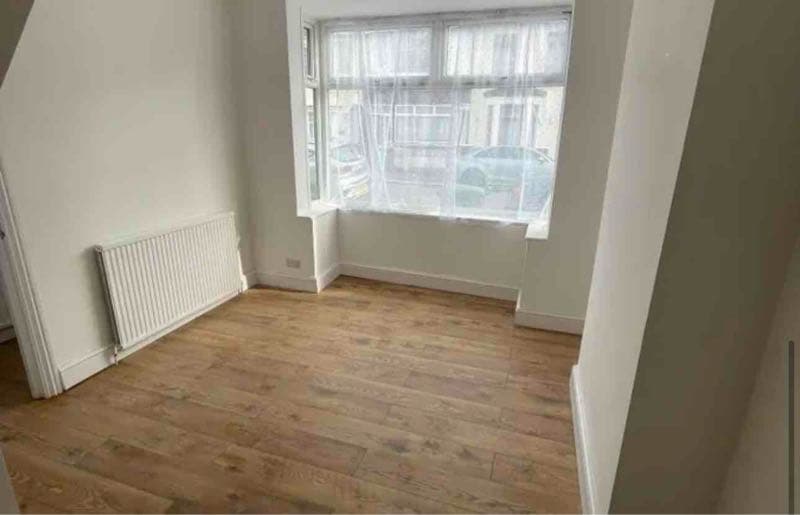 2 bed terraced house to rent Avenons Road, Plaistow E13 - Photo 3