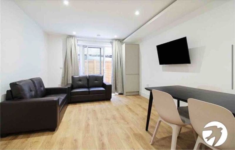 2 bed flat to rent Paxton Place, London SE27 - Photo 2