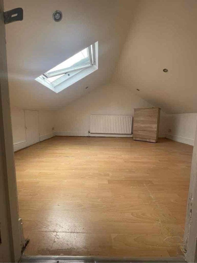 Ola pessoal tenho 3 quartos para alugar em EAST HAM perto DE CANNING TOWN na mesma casa